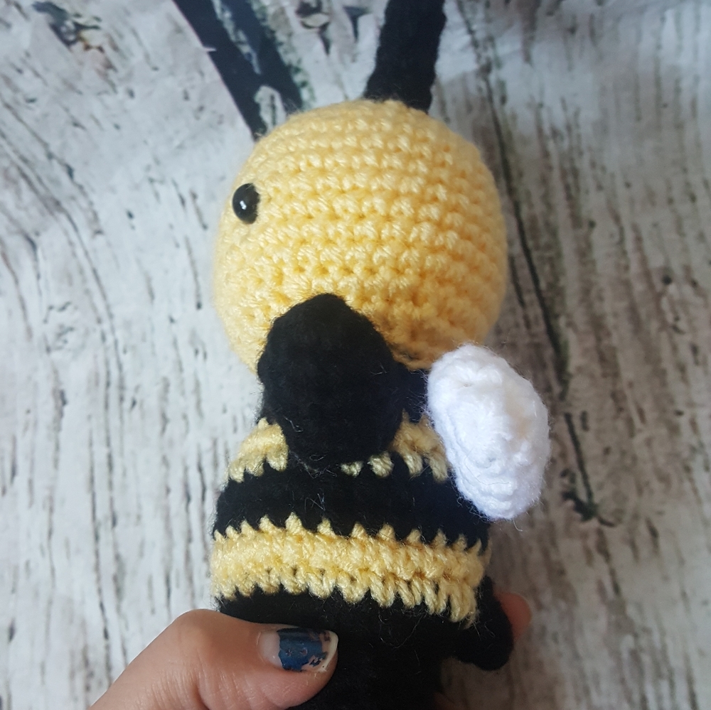 Crochet Bee Amigurumi - Picture 14 of 14